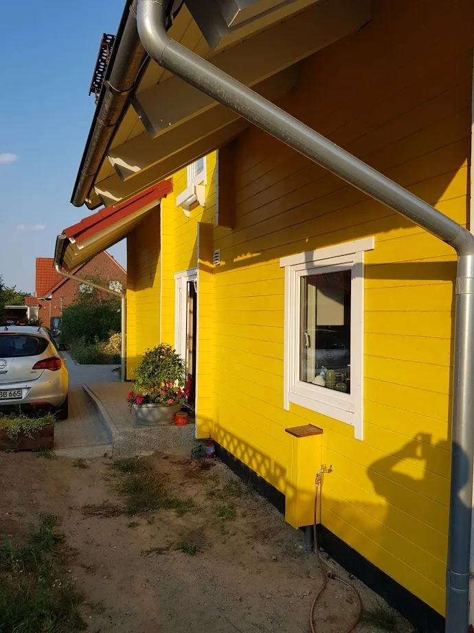 S135 Wohnblockhaus hybrid.jpg