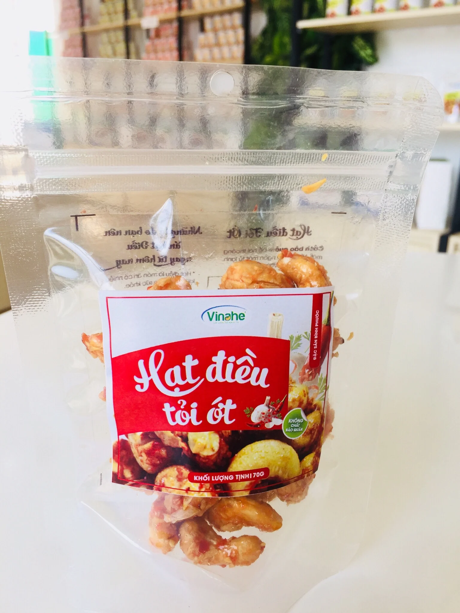 
High quality Processed Chilli and garlic cashew nuts in Vietnam 