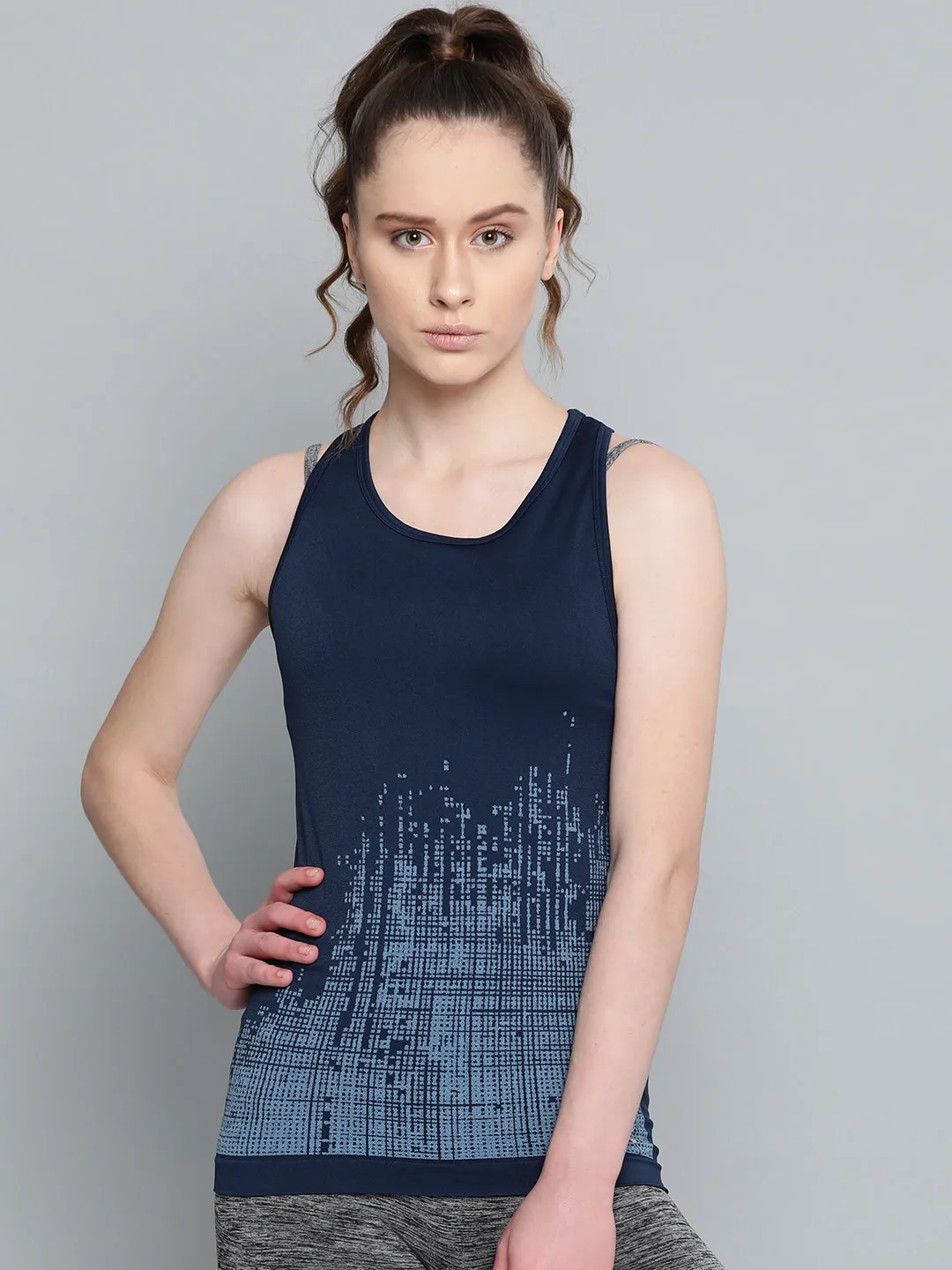 春天上衣针织背心女大码无袖性感v领圆领t恤背心女休闲街头服装供应商