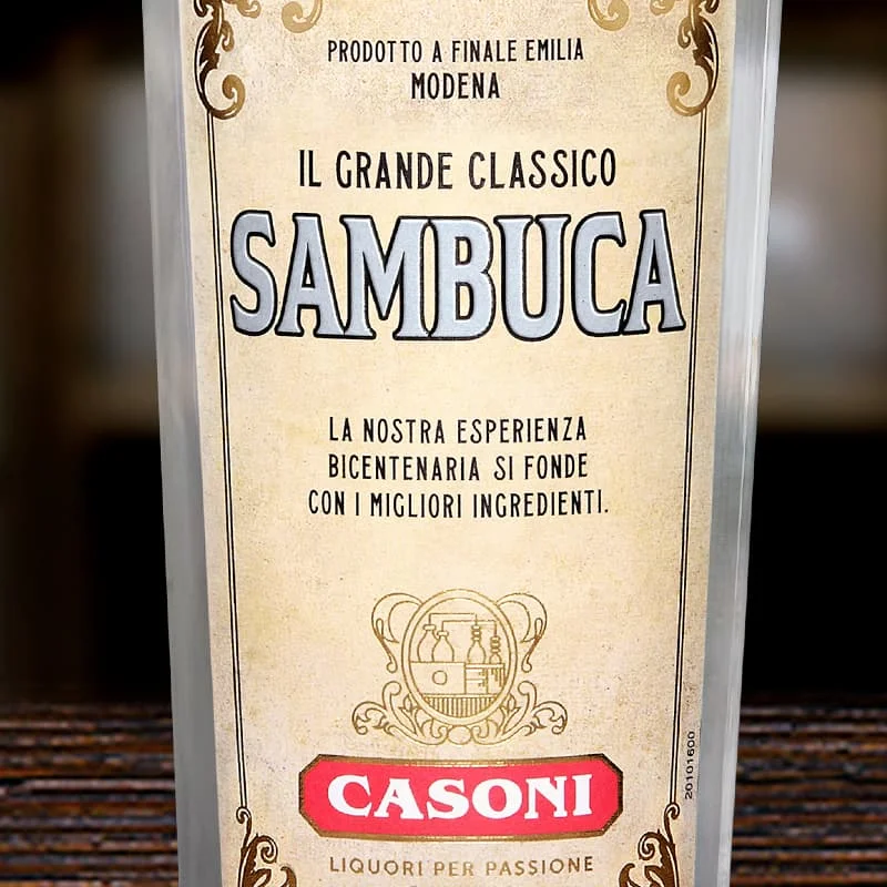 Бутылка самбуки. Самбука итальянские ликёры. Casoni Kristal ликёр. Барберо самбука 0.7 цена. Sambuca prodotto Italia отзывы.