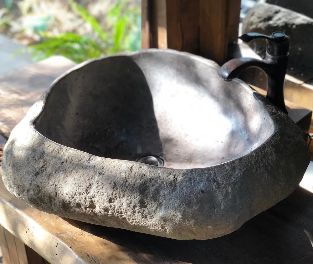 Каменный панцирь. Stone sink каменная раковина. Раковина каменная 4000 мм. Callisto 101 накладная раковина из камня. Раковина накладная grey stone.