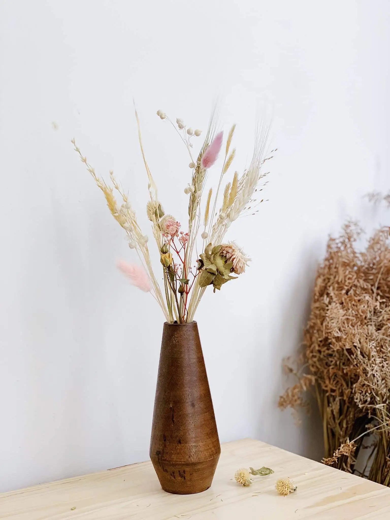 Source Customize Size request Light/ Dark Color Wooden Flower Vase