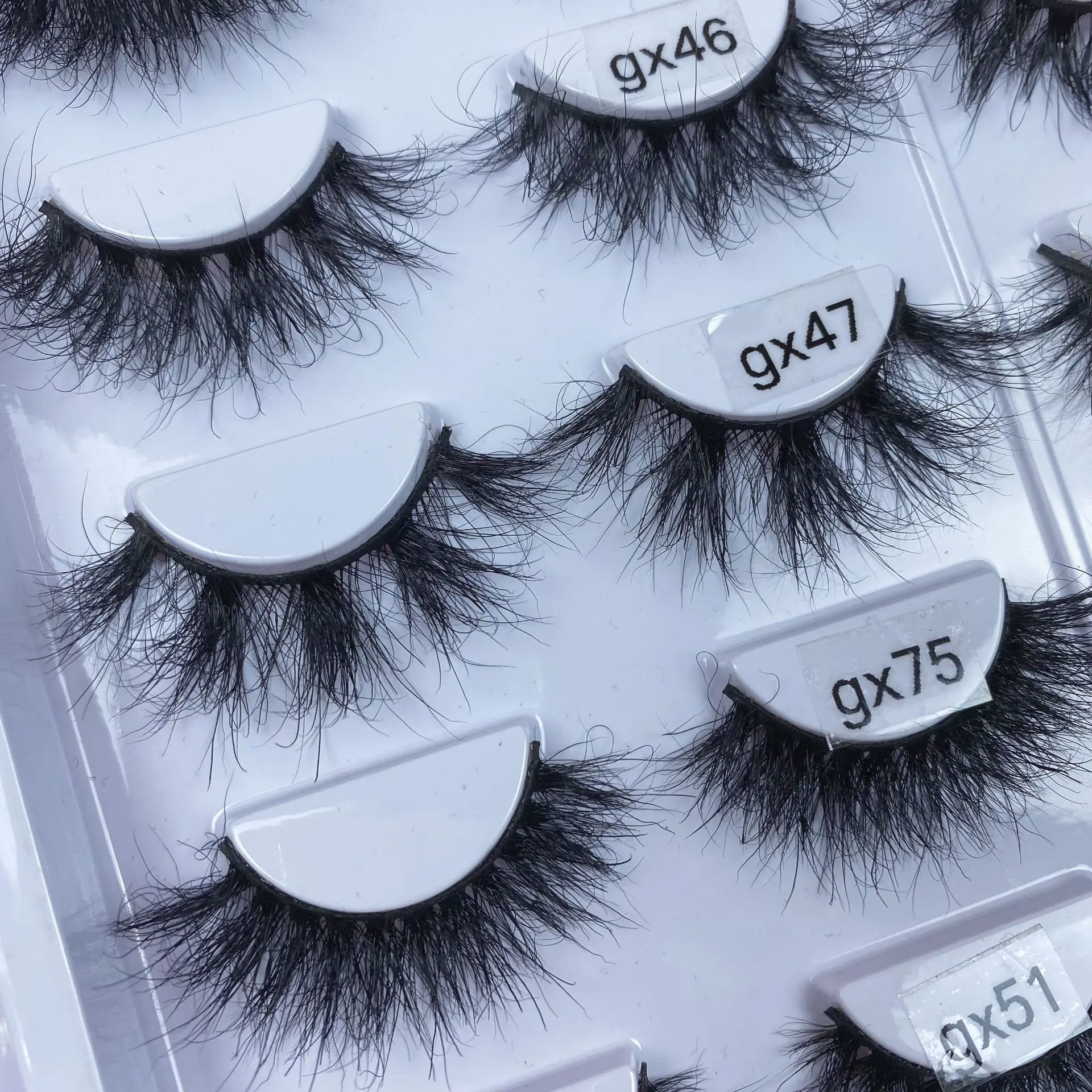 

Best Selling Natural Lashes Messy Curly 3d Vegan 15mm 18mm 25mm Fluffy Mink Eyelashes With Private Label Acrylic Lashbox, Black color