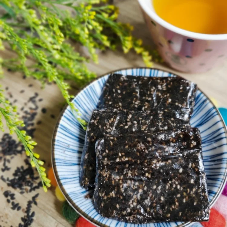 
Chia Seed Black Sesame nougat Cake 