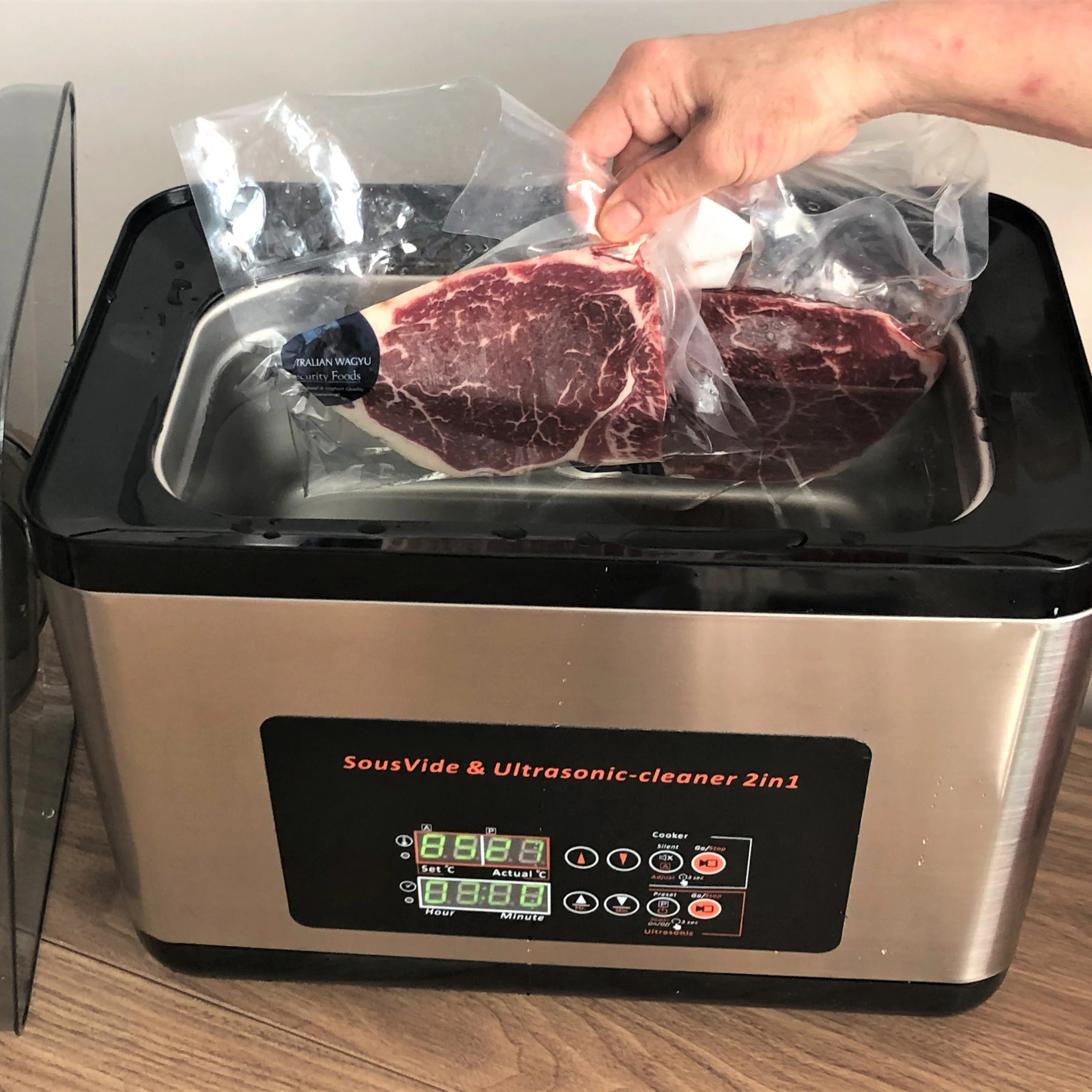

Ultrasonic added better taste and Tenderising hard tissue Even heated whole water bath premium home use 6L Sous Vide slow cooker