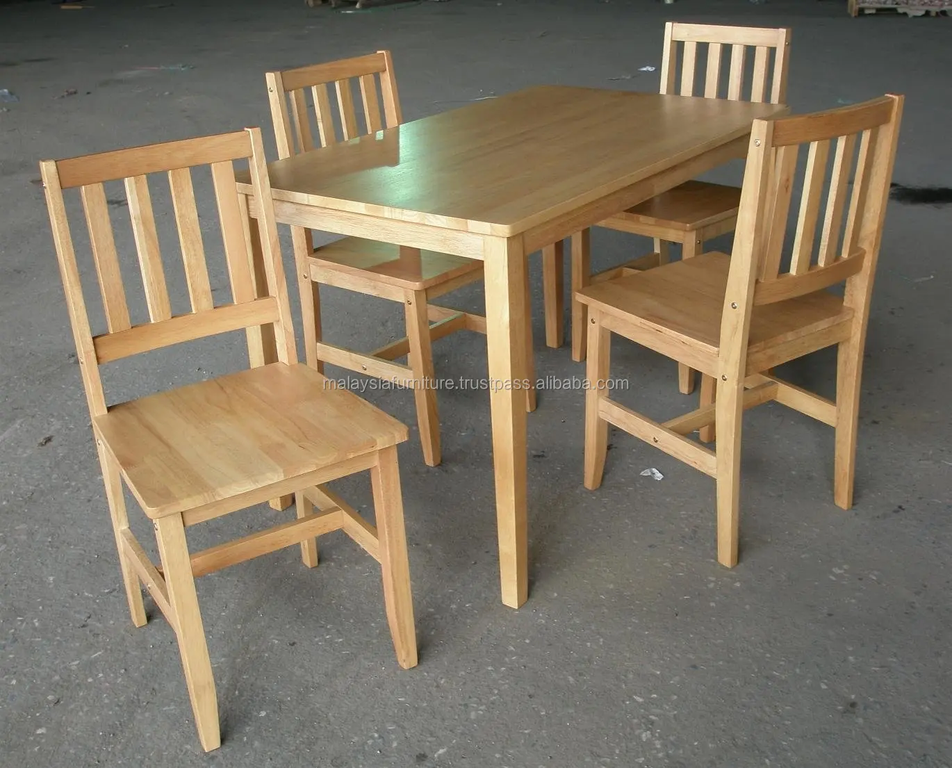 Evergreen Best Selling Malaysian Solid Rubber Wood Lancaster Table And