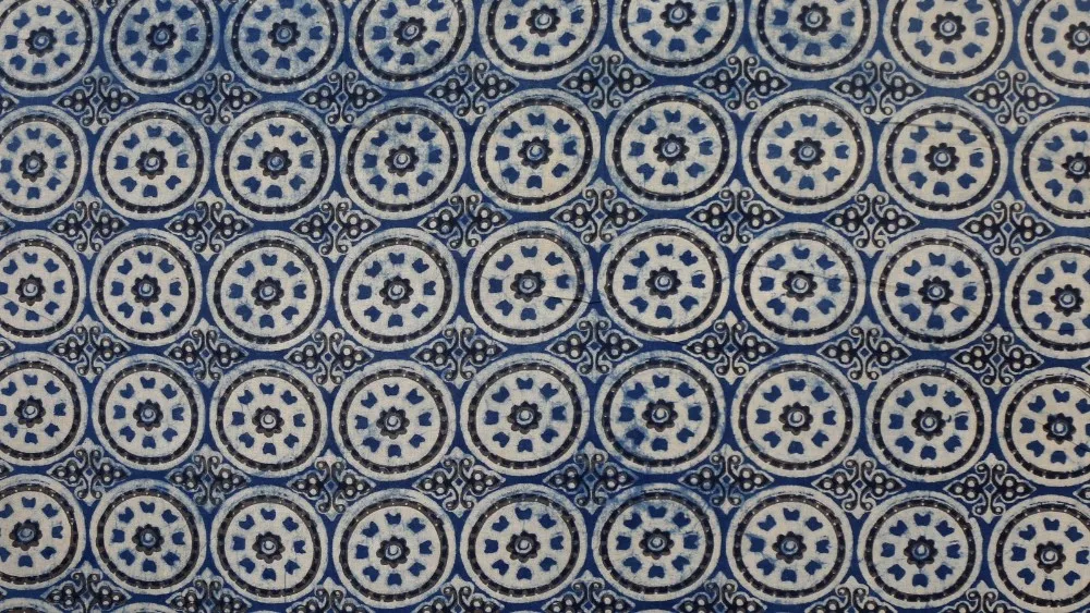 100% 棉靛蓝手块印花织物为服装家居花卉室内装饰织物由院子制作窗帘