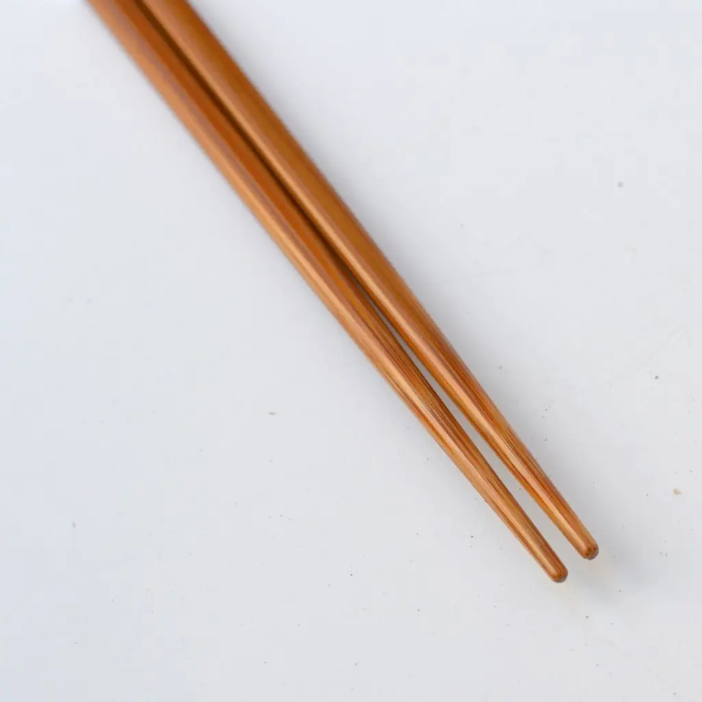 cleaning bamboo chopsticks