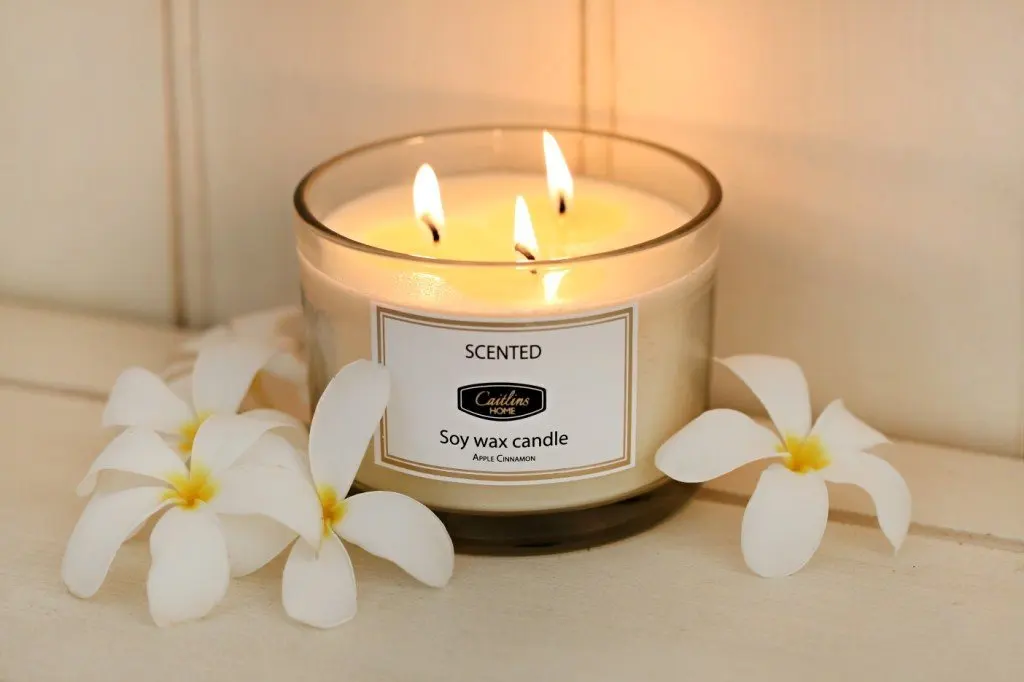 Свечи пахнущие. Свеча Scented Candle ароматические. Natural soy Wax свечи. Аромо свеча Natyral Scented Candle. Ароматические свечи три фитиля.