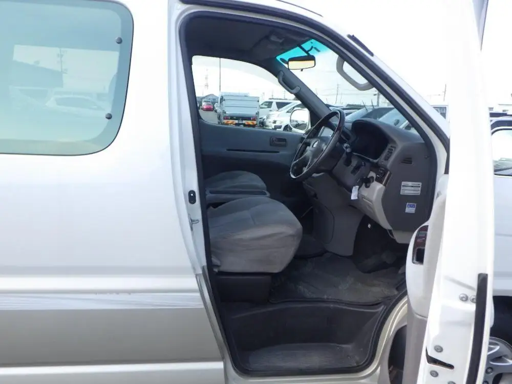 
Japanese Used Car Toyota Regius 2001 