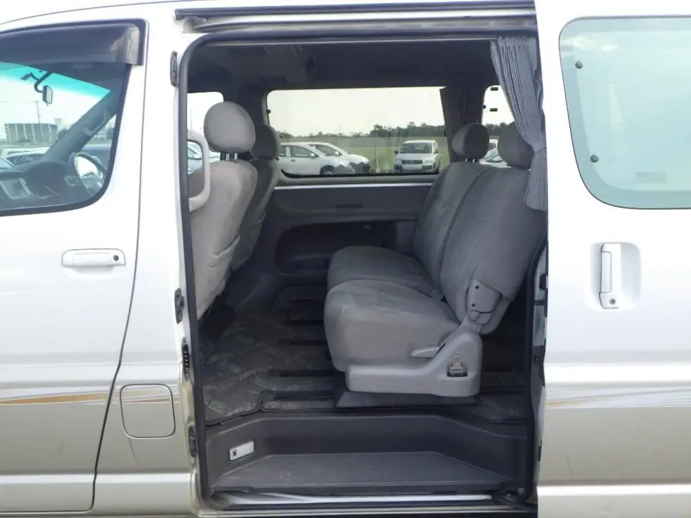 
Japanese Used Car Toyota Regius 2001 