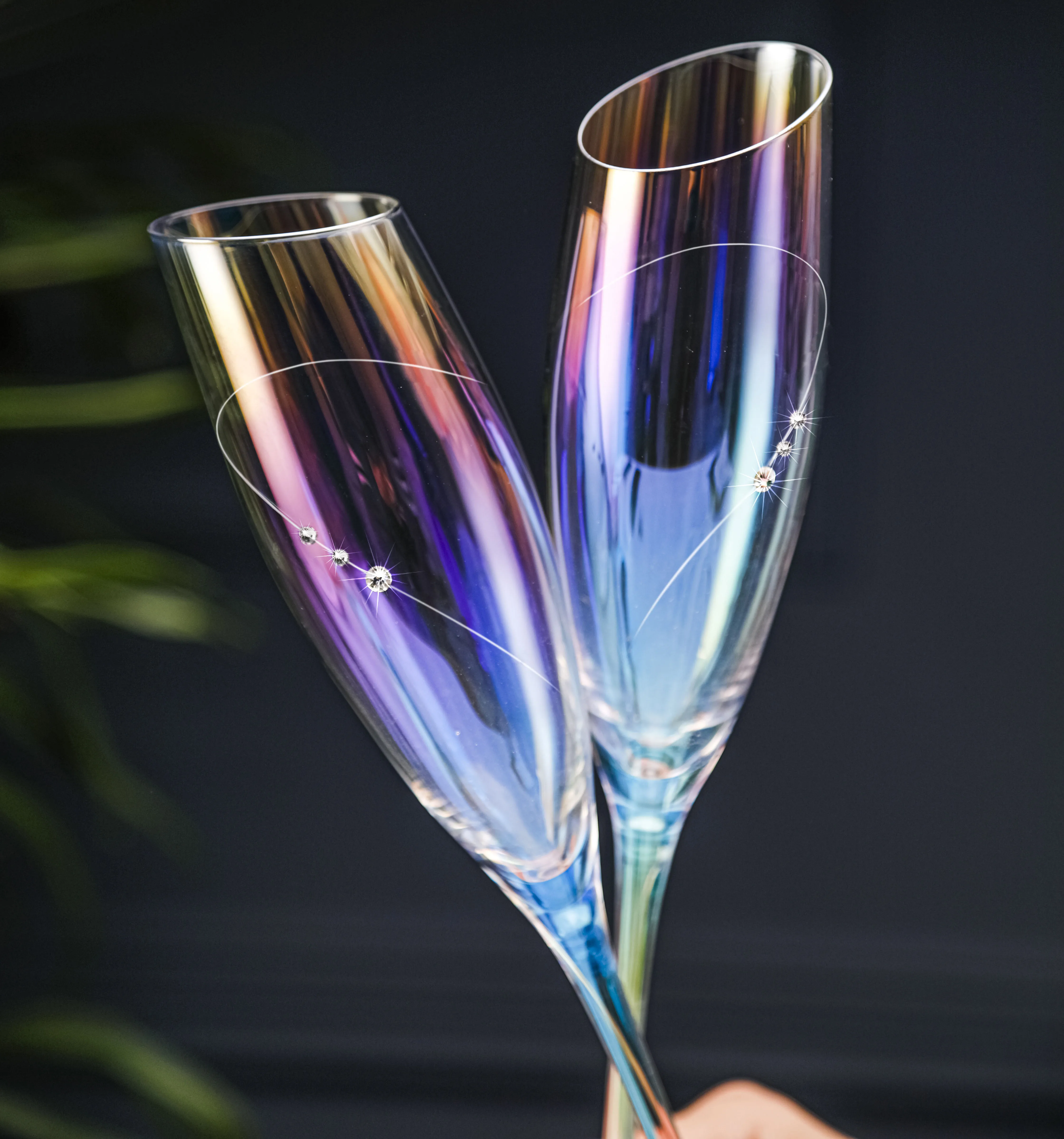 

Iridescent Glass Toasting Flutes with Diamond Design Champagne Glasses for Valentine's Day
