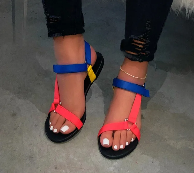 

2021 New Arrival Women Strap Lightly Padded Sole Flat Sandals Open Toe Ankle Strap Chaussures Beach Slides