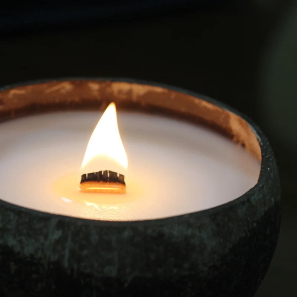 
Crystal coconut shell candle 