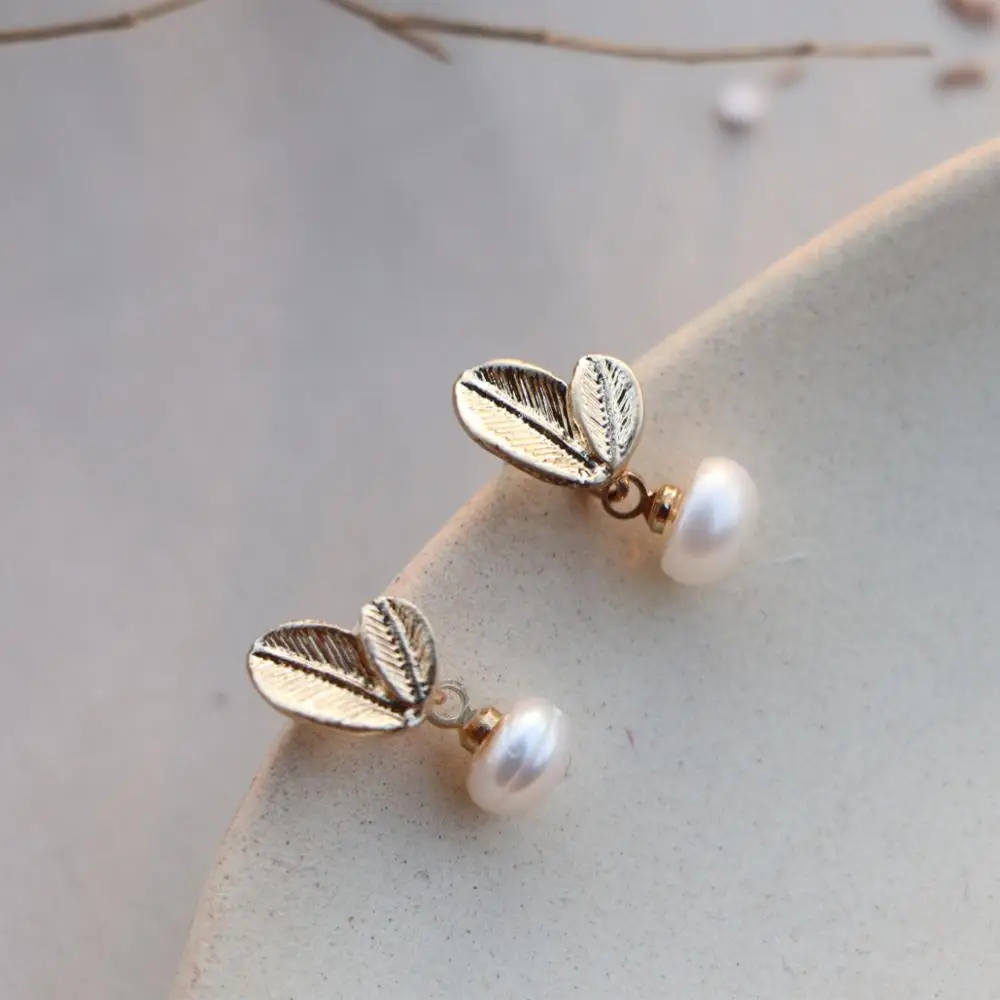 

JUHU Wholesale Leaf shape gold plated metal with nature pearl drop earrings for women