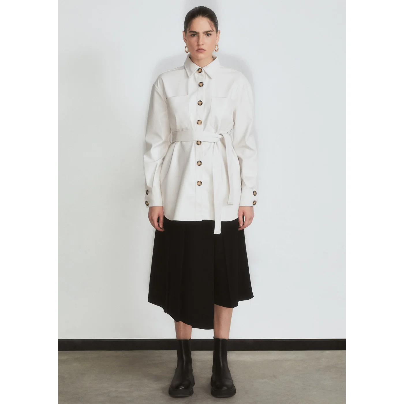 

Women's Faux Leather Jacket Shirt Long Sleeves Spread Collar Chic Chest Pockets With Belt High Quality Fabric, Beige