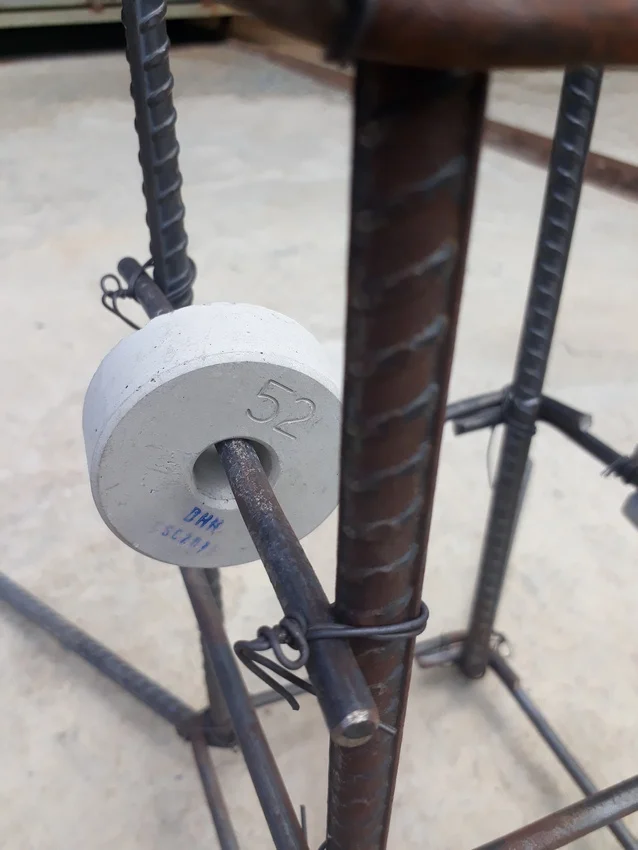 Multi Size Fiber Concrete Spacer Used To Secure The Reinforcement Steel Rebar In Concrete