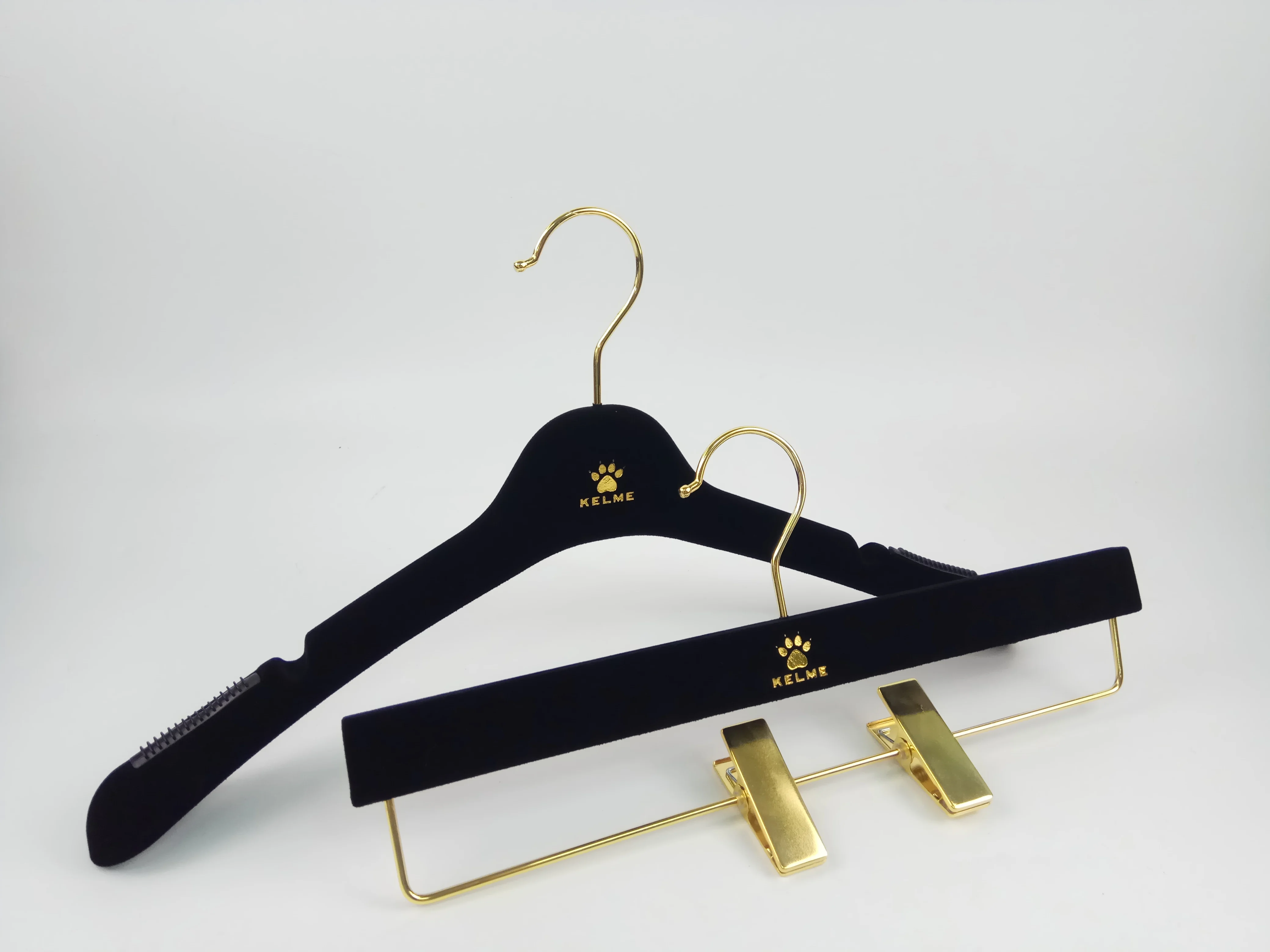 Non Slip Velvet Plastic Hanger With Customized Logo Clothes Hanger ...