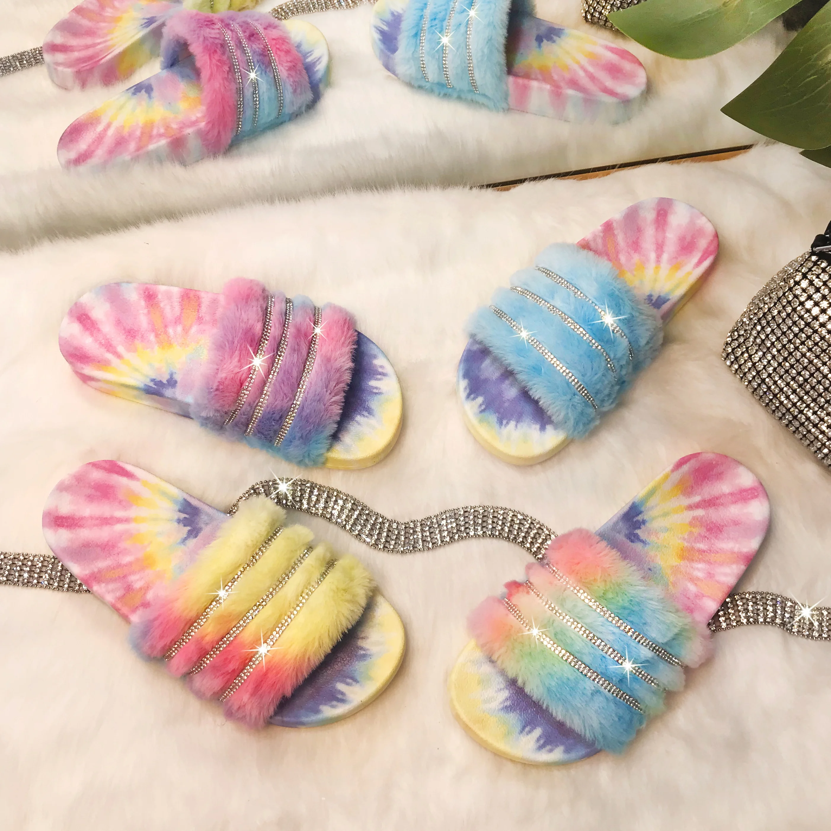 

New Arrival Winter Indoor Furry Slippers Fashion Tie Dye with Shining Rhinestone Sandals For Women Household Fur Slides Slippers