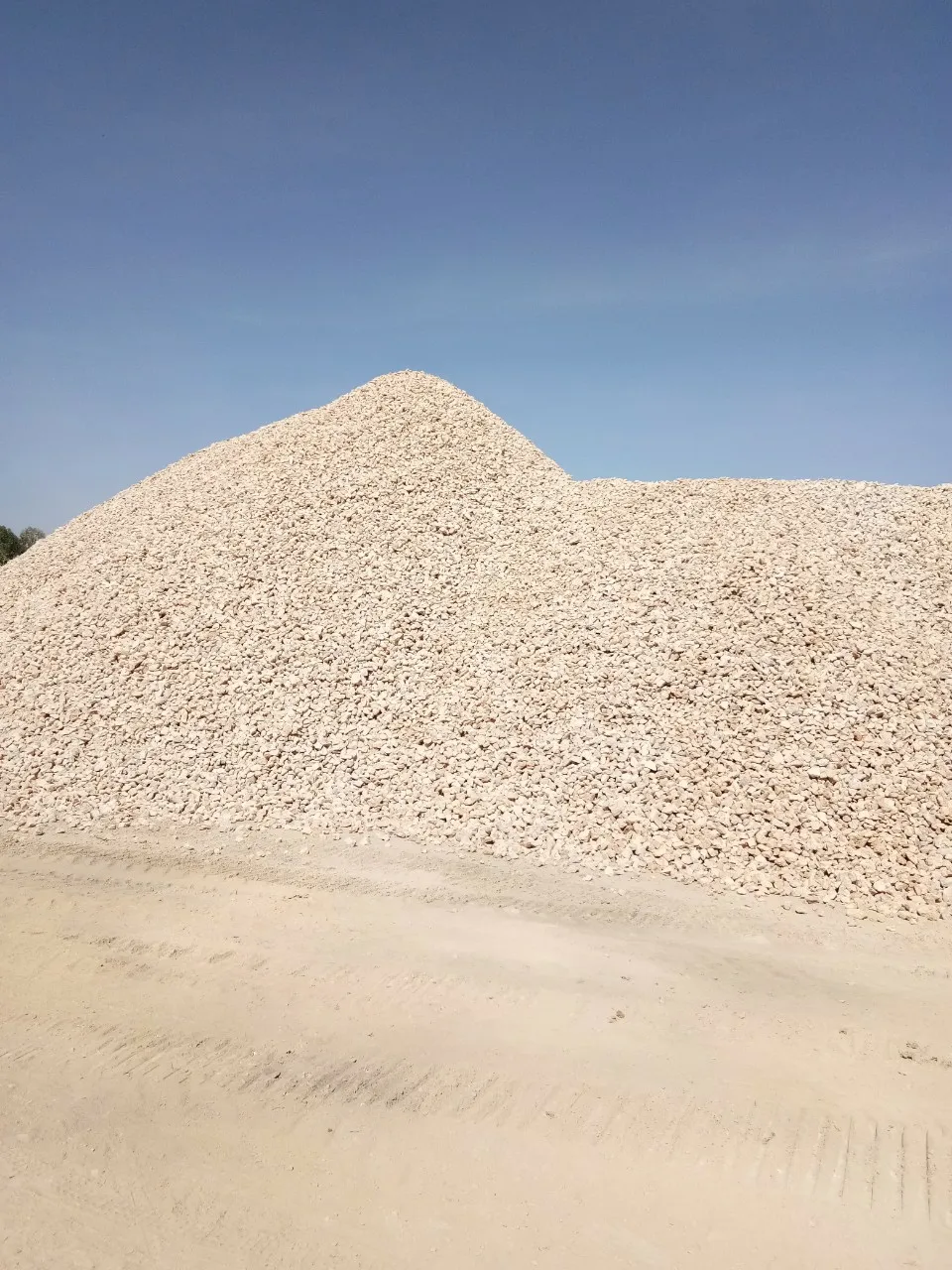 
High- quality dolomite for steel factory large quantity can supply (Whatsapp/ Zalo/ Viber/ Mob: Ms Hana Lee: +84 971 222 099) 