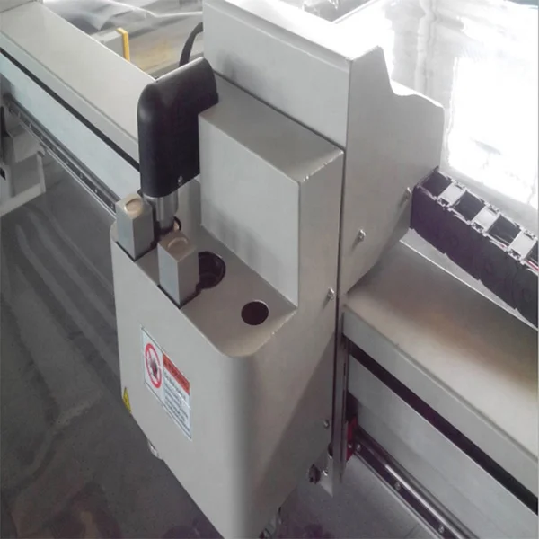 
YT Corrugated Cardboard Carton Box Sample cutting Plotter Machine 
