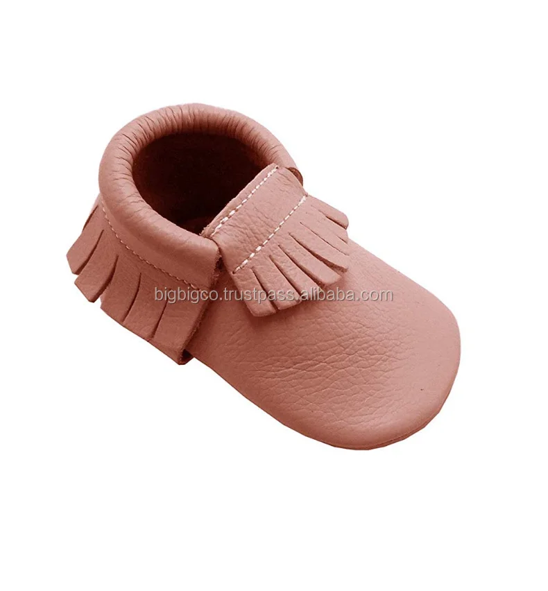 Moccains shoes 2442 (16).png