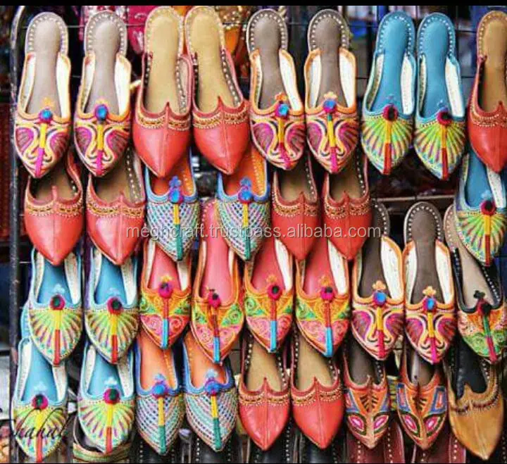 Pearl Work Punjabi Jutti para damas Cuero de mujer Khussa Hilo Trabajo Zapatos planos Tradicional Hecho a mano Suave Jooti mojari Zapatos Zapatos para mujer Zapatos sin cordones Juttis y mojaris 