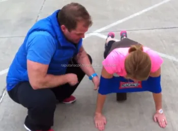 Bench Press Slingshot Made Of Stretchy Material That You Slip Over