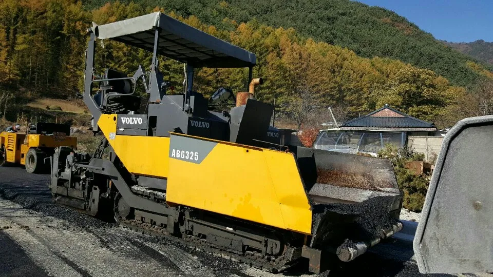 
[ Winwin Used Machinery ] Used asphalt finisher (Paver) Ingersoll rand ABG TITAN 325 2000yr For sale 