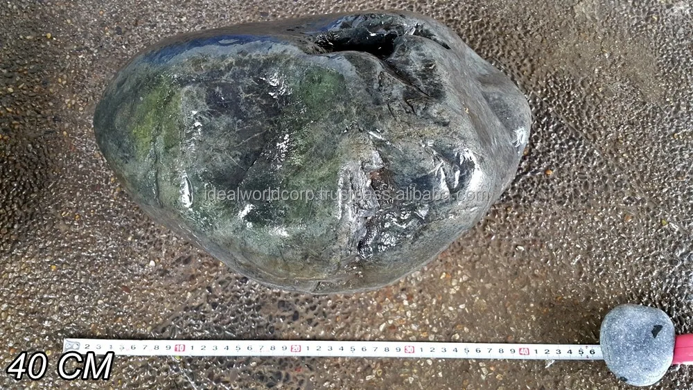 
NATURAL ROUND BLACK BOULDER 