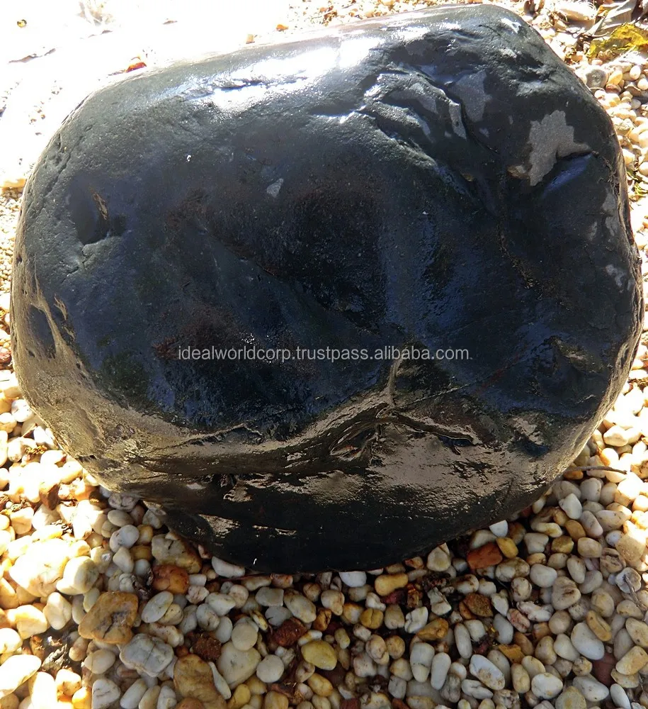 
NATURAL ROUND BLACK BOULDER 
