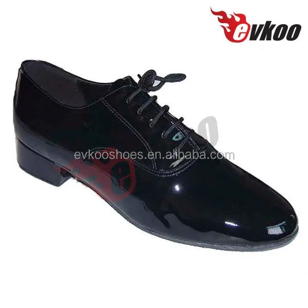 sapato preto brilhante feminino