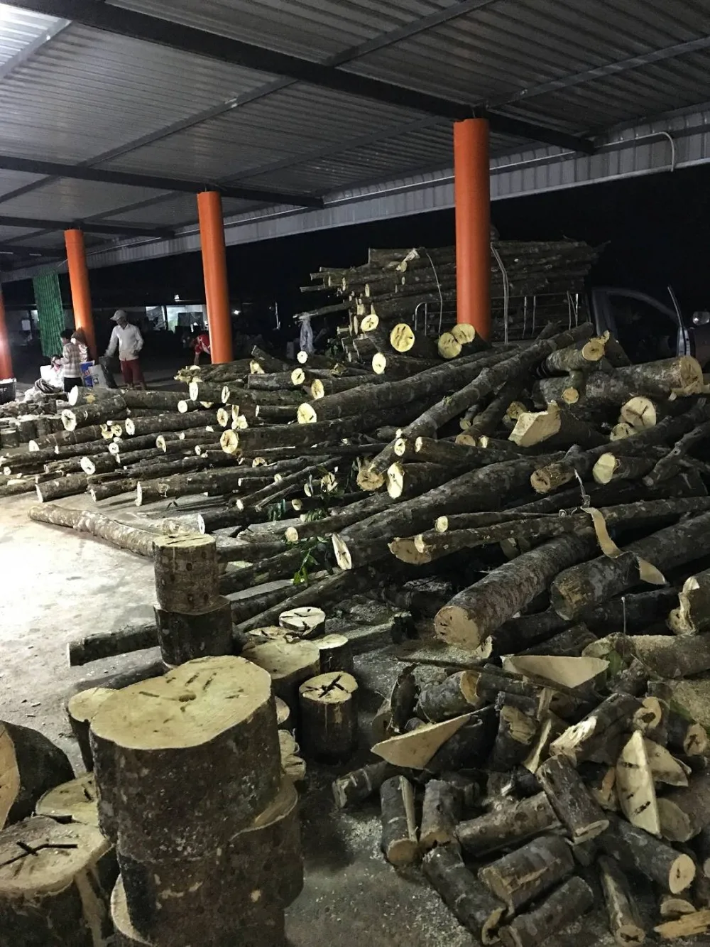 Agarwood/aloeswood/eaglewood/gaharu/oud,Oudh Oil 100 High Quality