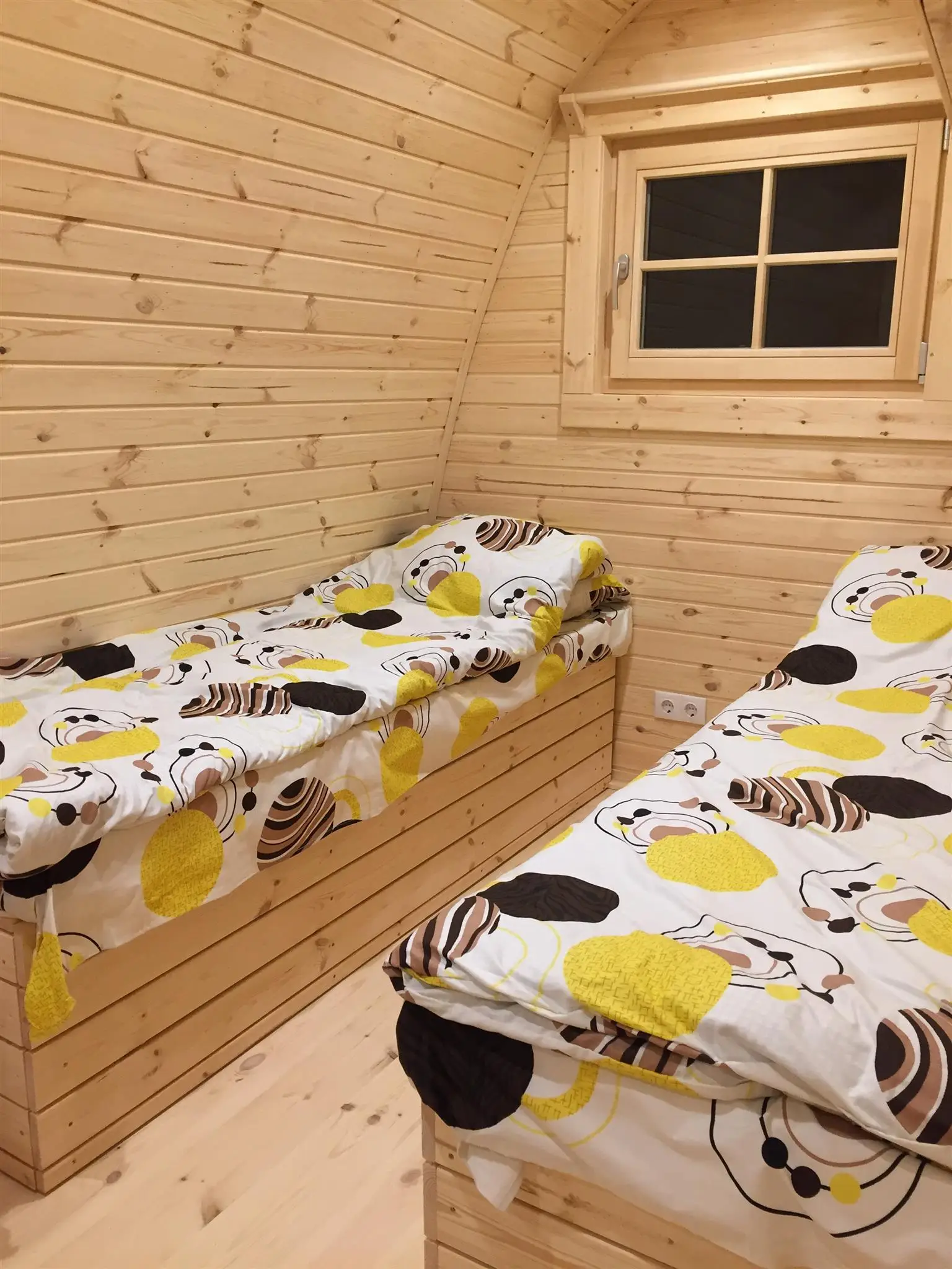 
Insulated Camping Pod with side entrance 