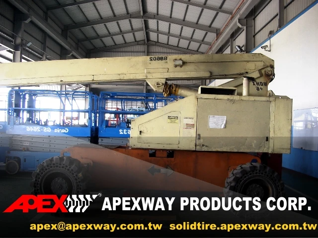 APEX_Boom_Lift_Solid_Tire05