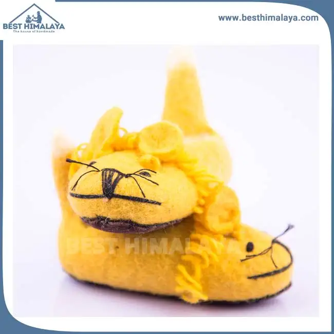 
Wholesale Yellow Color Lion Design Soft Girls Shoes 