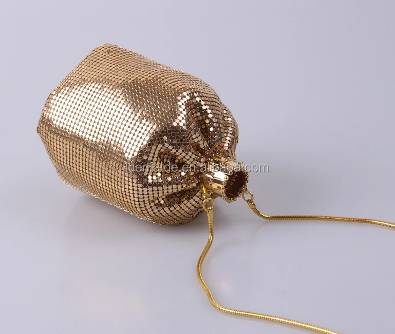 Female handbag4.png