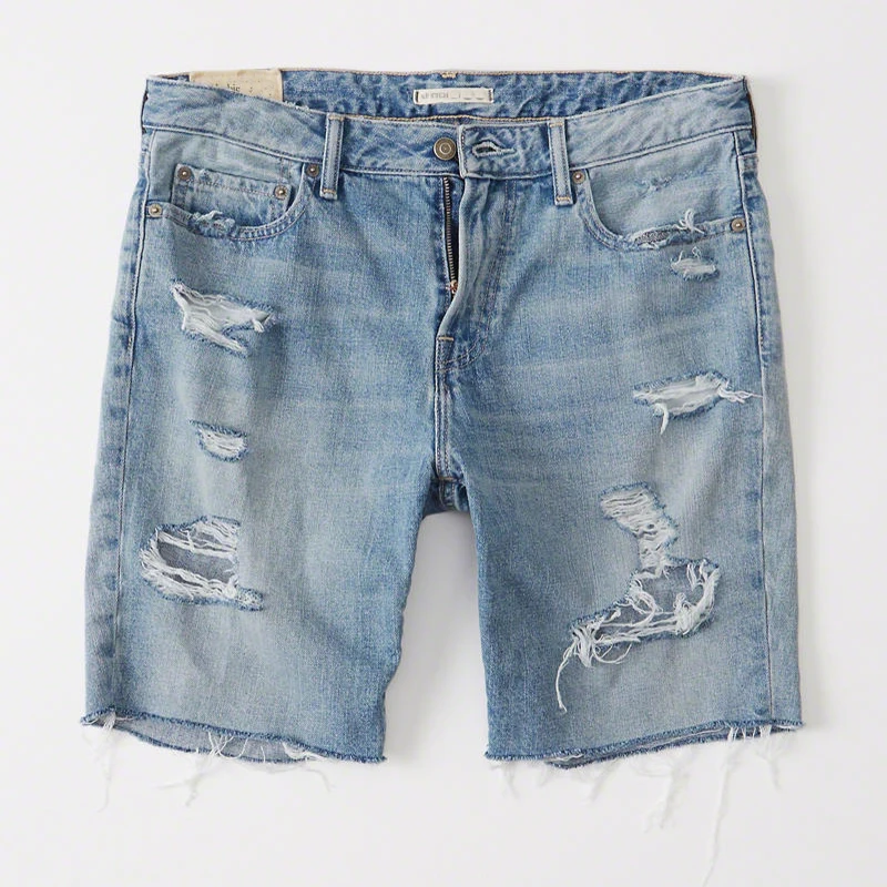 Рваные джинсовые шорты