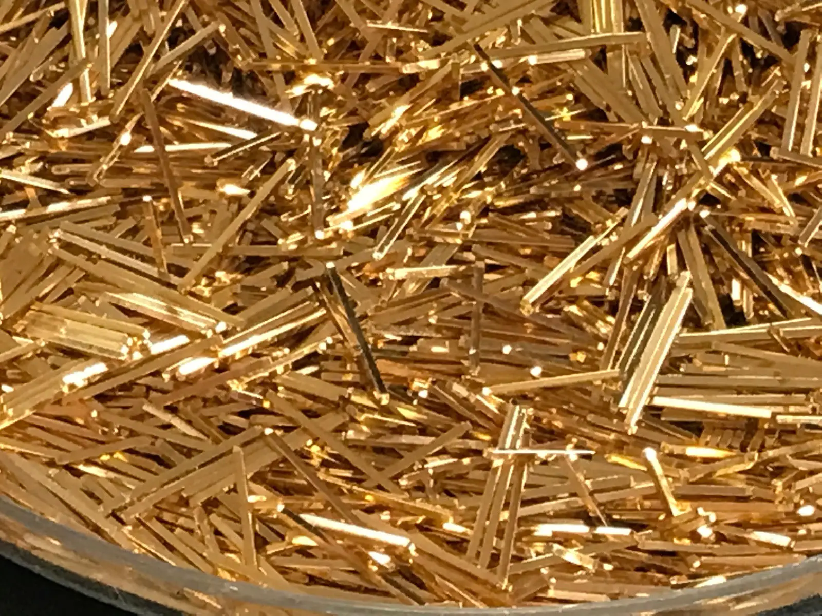 Сколько золота в контактах. Техническое золото. Лом драгоценных металлов. Аффинированное золото. Лом и отходы драгоценных металлов.