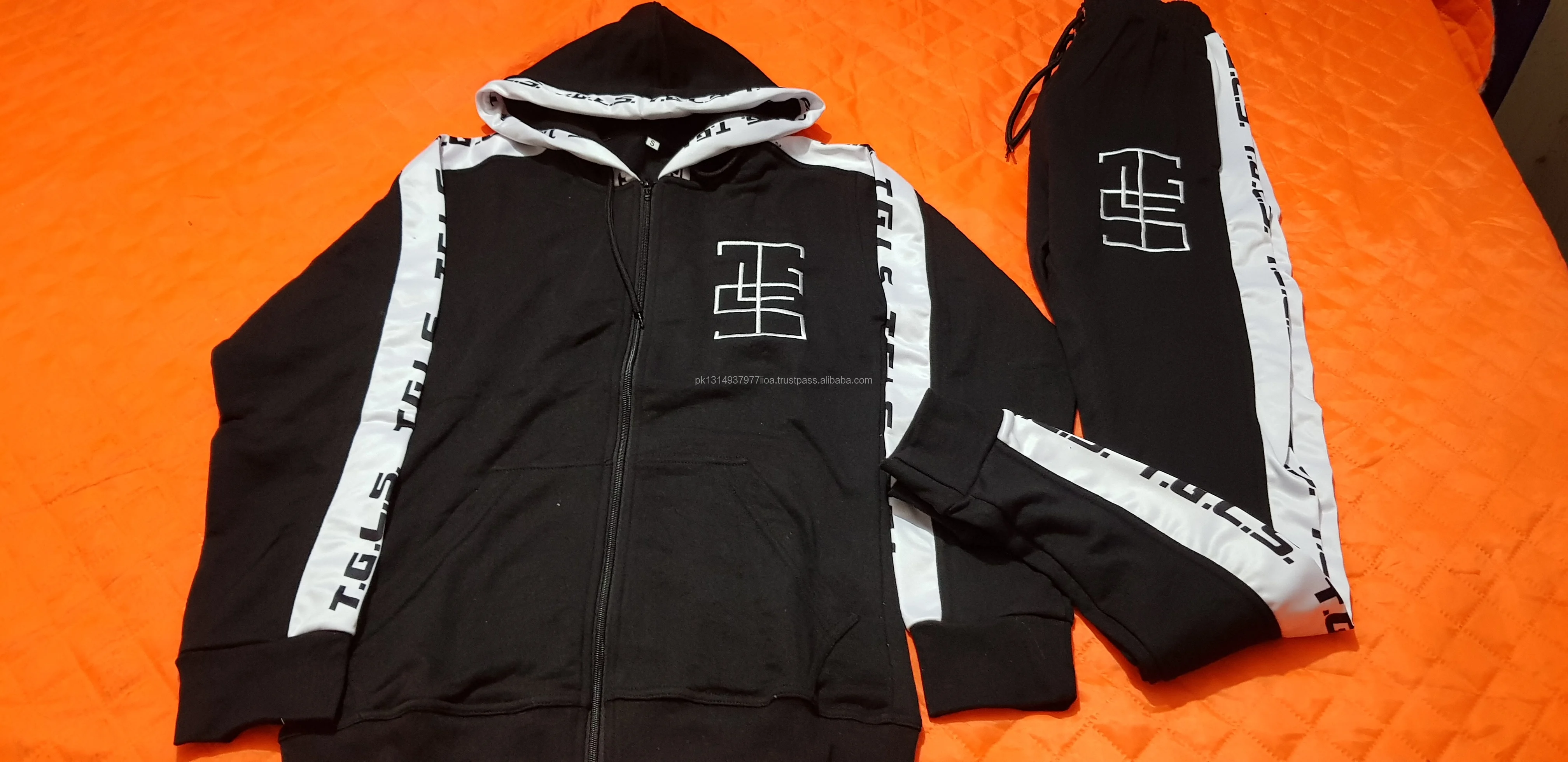 custom team sweatsuits