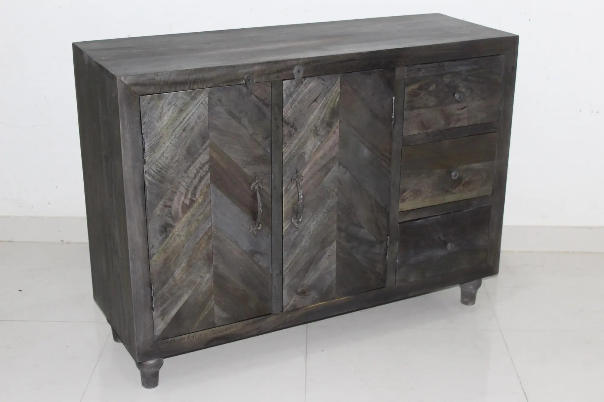 2017 Nouveau Design Buffet Moderne Palette Buffet Design Mangue Bois 2 Portes 3 Tiroirs En Bois Buy Vintage Industrial Sideboard Modern Indian Sideboard Antique Jodhpur Mango Wood 2 Doors 3 Drawers Sideboard Product On Alibaba Com