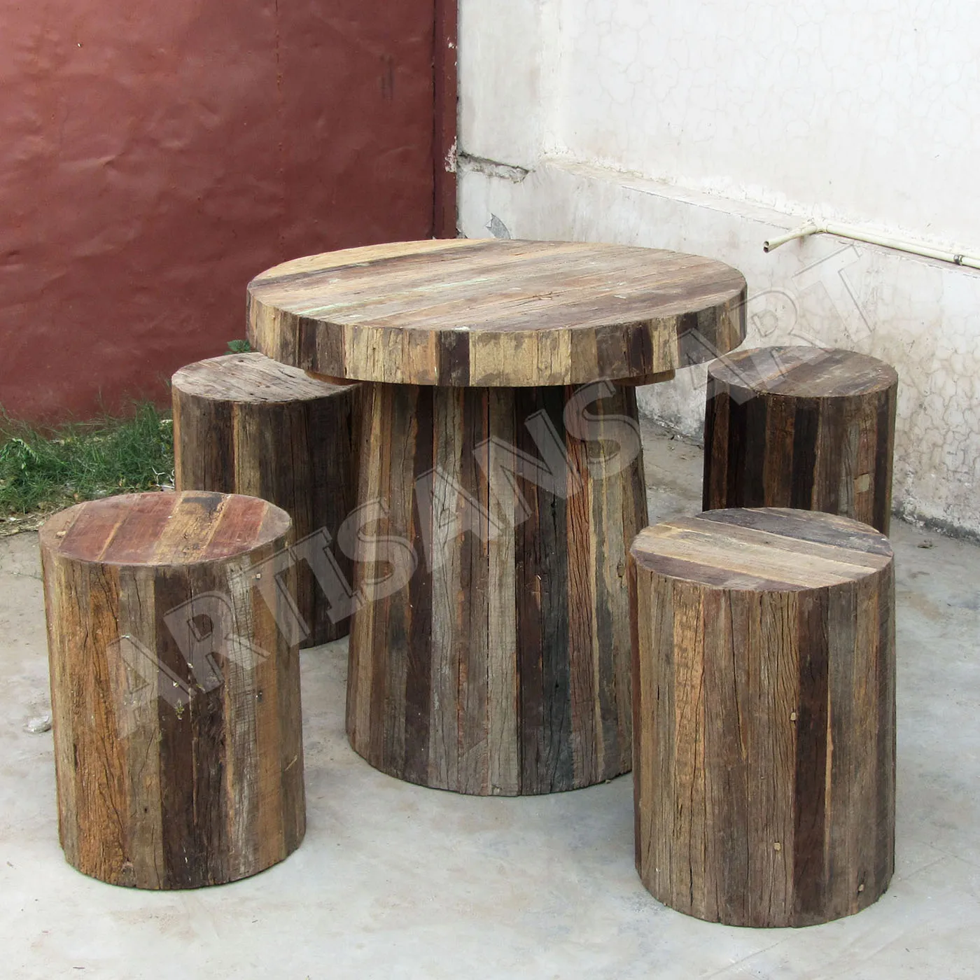 古色古香的定制复古回收木材圆棒桌,仿古老铁路卧铺