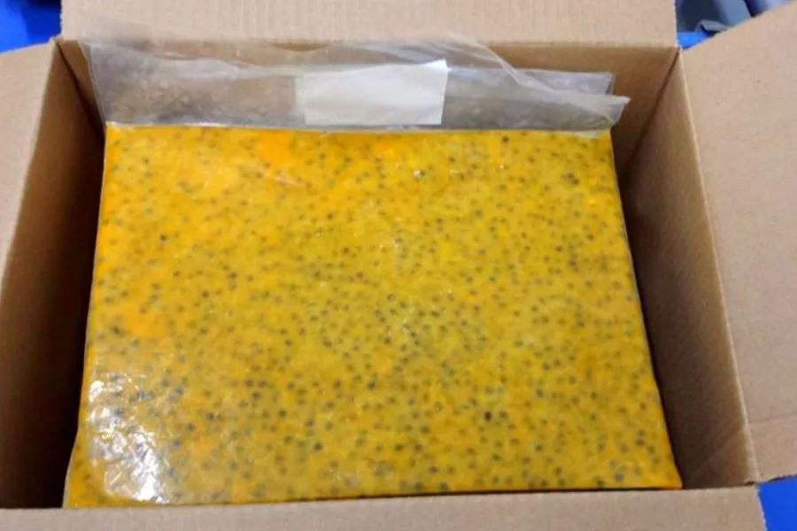 High quality frozen passion fruit pulp, the powerful fruit for health, good price from Vietnam