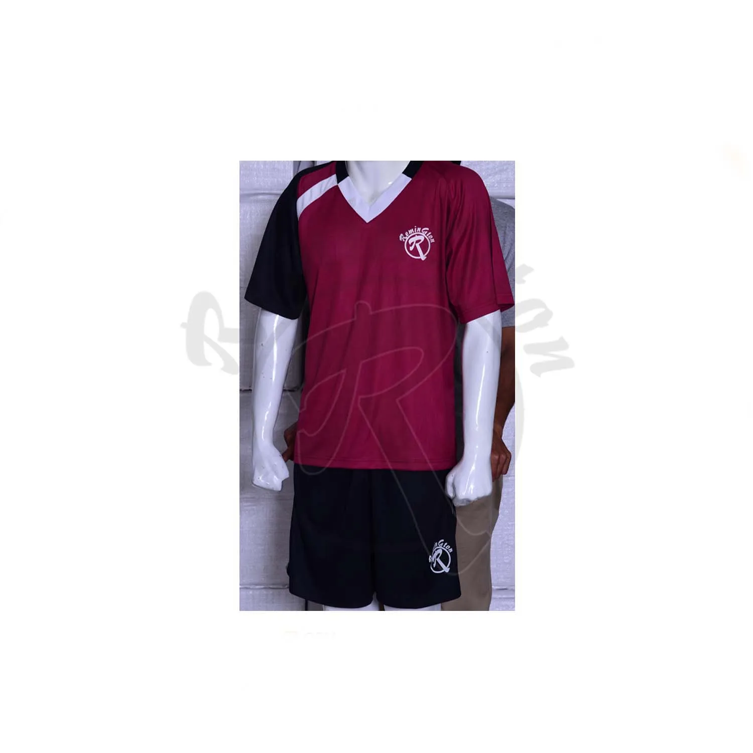 Rsu 02パーフェクトサッカー選手ユニフォーム最新コレクションカラーマルーンシャツとブラックパンツ Buy 栗色シャツとショートパンツセット Rsu 02トレーニングチーム選手のユニフォーム 完璧なサッカー選手のユニフォーム Product On Alibaba Com