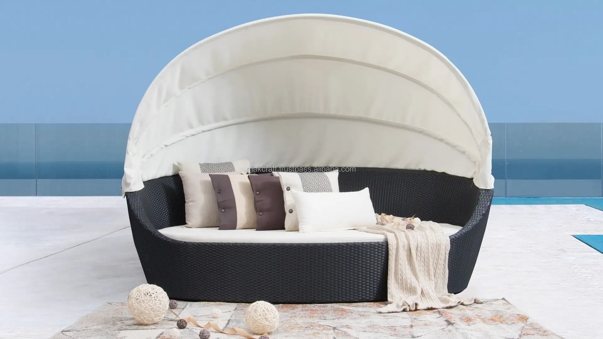 Black Wicker Outdoor Rattan Round Canopy Daybed/ Sunbed / Sun Lounger