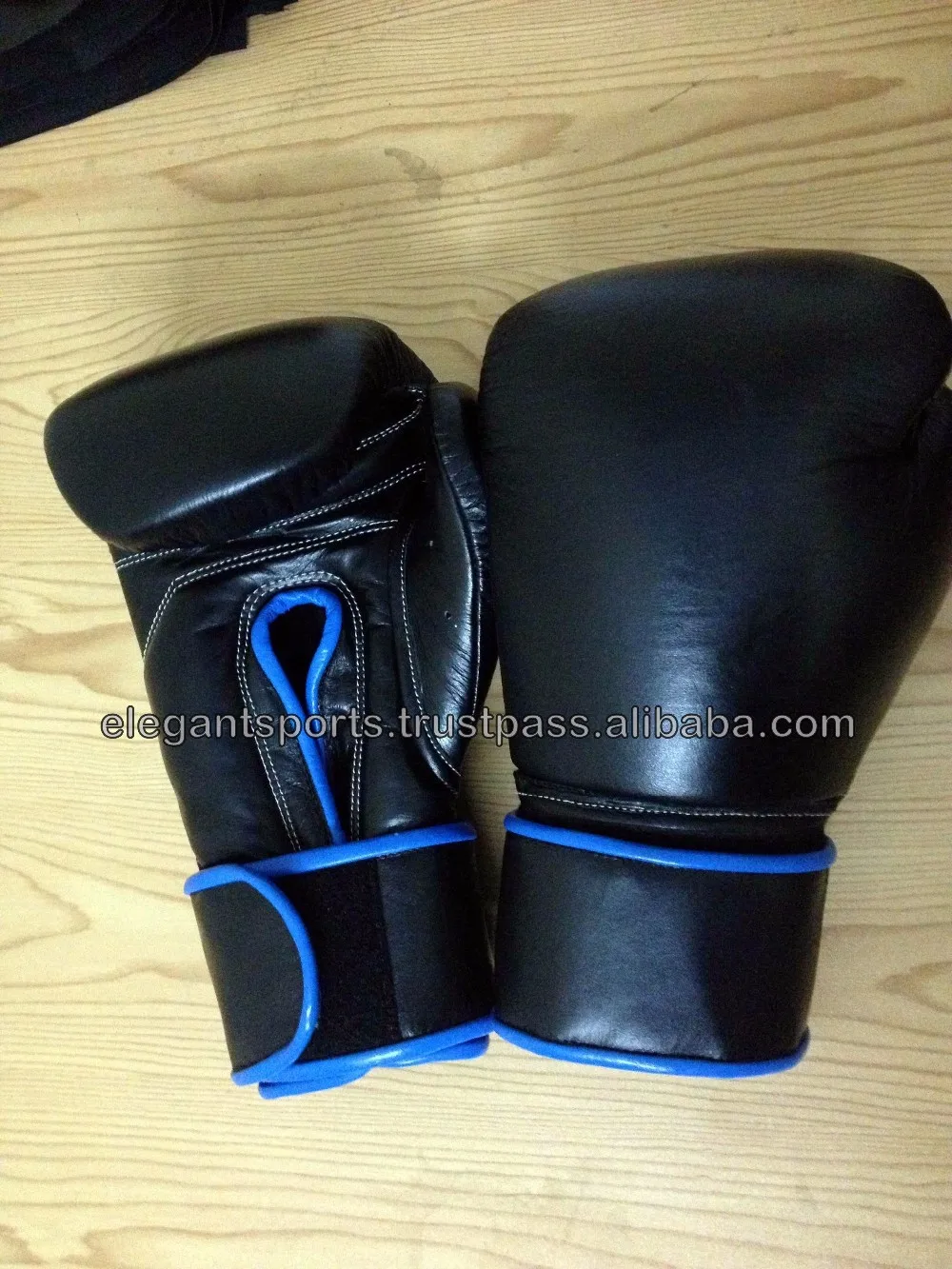 Shiny Leather Custom Boxing Gloves Made Of Cowhide Leather Or Pu Sizes