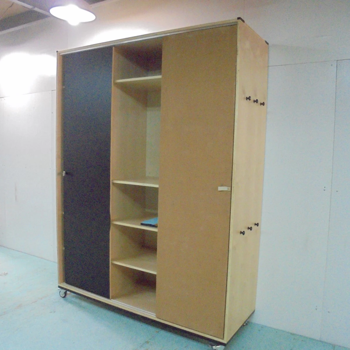 WARDROBE-W-Door-4.jpg