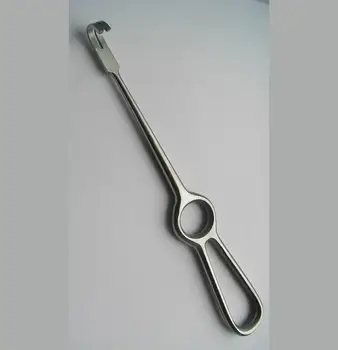 surgical retractors