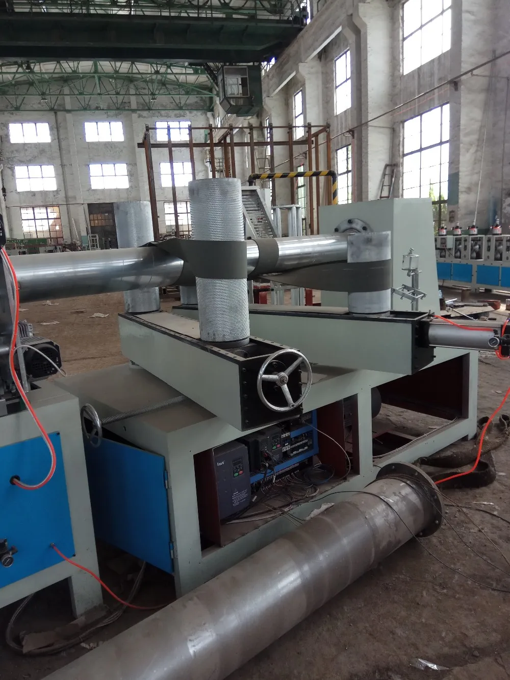 自动多刀切割螺旋纸管制造机