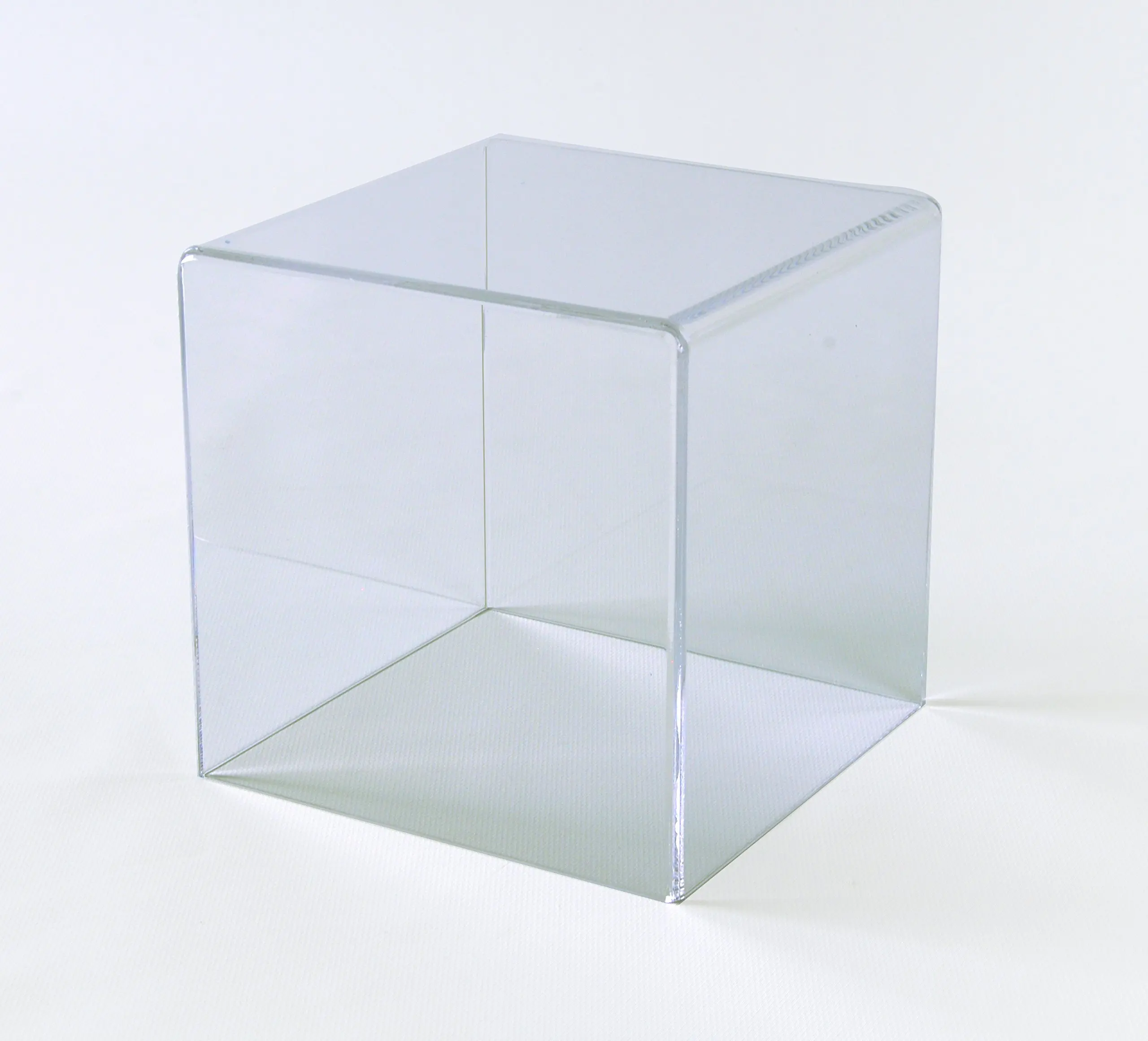 Куб из оргстекла 600x600